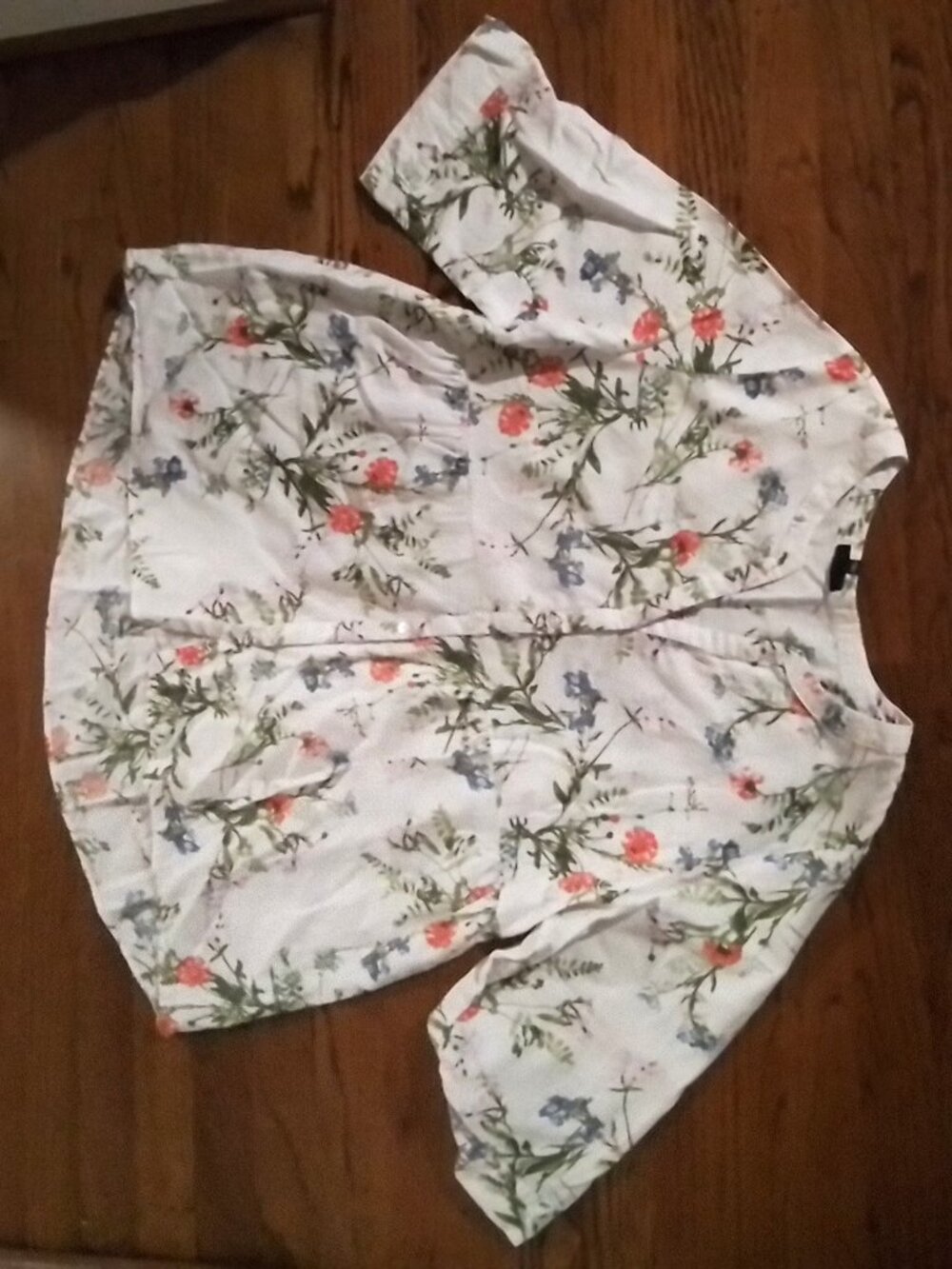 Jones & Co 1X 2X Linen Rayon Tunic Blouse White Floral Button Front V Neck
